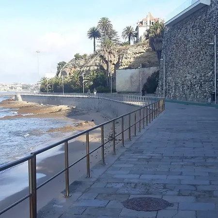 아파트 By The Sea 에수투릴